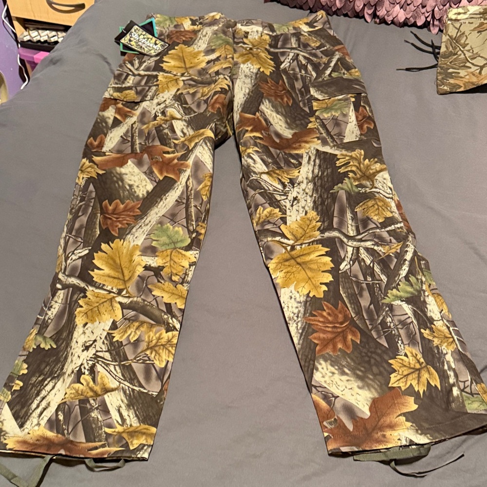 Camouflage Leaf Print Pants
